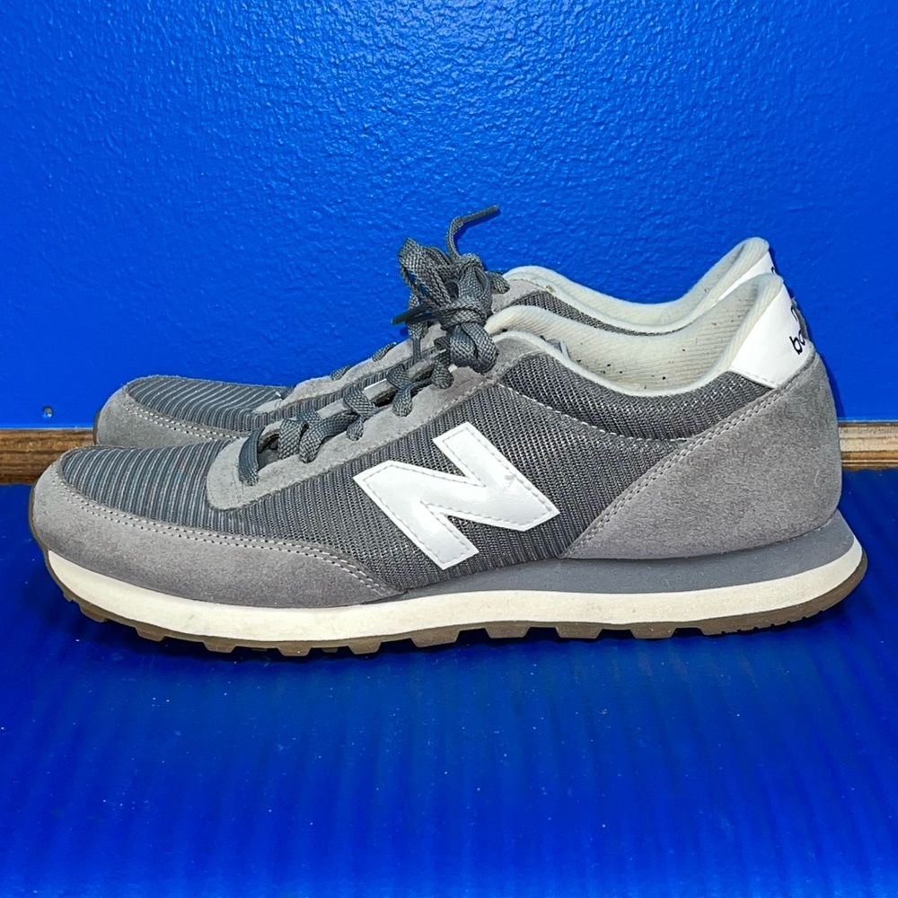 Men's Size 10.5 D New Balance 501 Grey Gum Suede Running Sneakers Shoes Gray - Picture 2 of 8